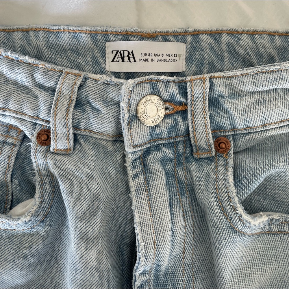 ⭐️ZARA⭐️ distressed straight leg jeans